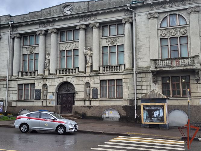 Росгвардейцы Центрального округа поздравили работников музеев с профессиональным праздником
