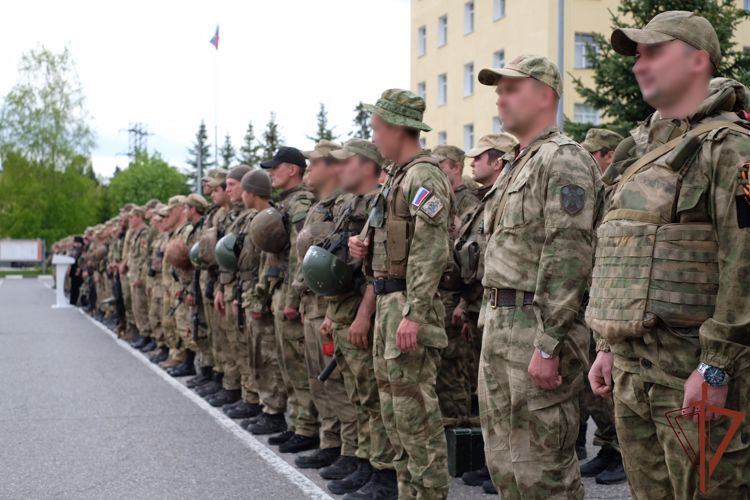 В Центральном округе Росгвардии торжественно встретили вернувшихся со спецоперации военнослужащих