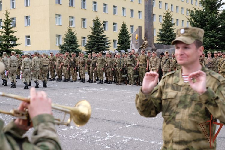 В Центральном округе Росгвардии торжественно встретили вернувшихся со спецоперации военнослужащих