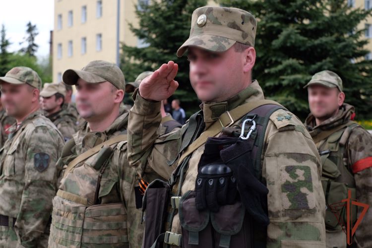В Центральном округе Росгвардии торжественно встретили вернувшихся со спецоперации военнослужащих