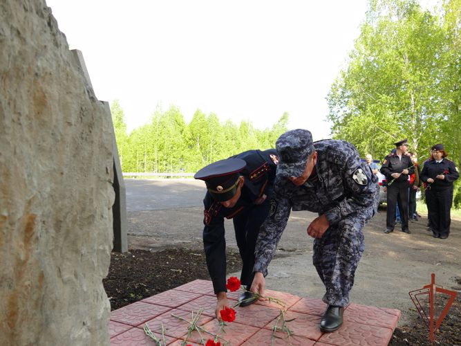 Сотрудники Росгвардии в Томске почтили память коллег, погибших при исполнении служебного долга