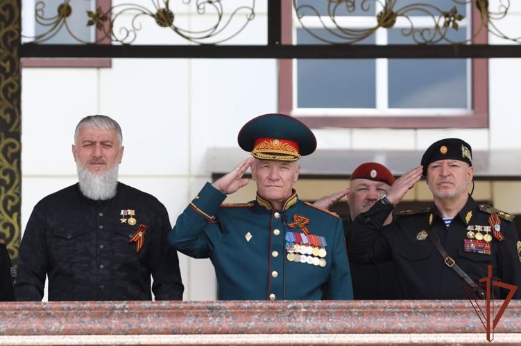 Командующий Северо-Кавказским округом вручил государственные награды военнослужащим и сотрудникам Управления Росгвардии по Чеченской Республике