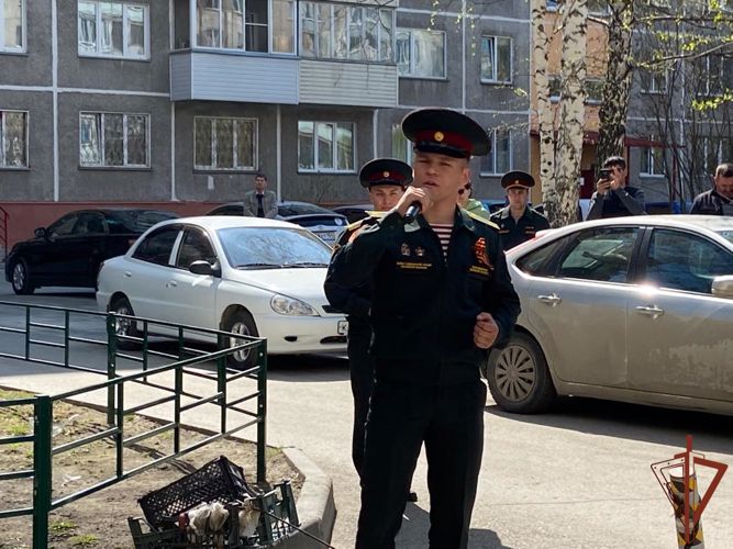 В Сибири Росгвардия проводит акцию «Парад идет к ветерану»