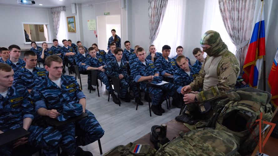 В ЦФО росгвардейцы провели мероприятия с учащимися подшефных образовательных учреждений