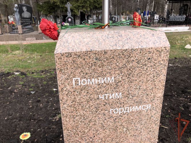 Росгвардейцы привели в порядок места захоронения ветеранов в Костроме
