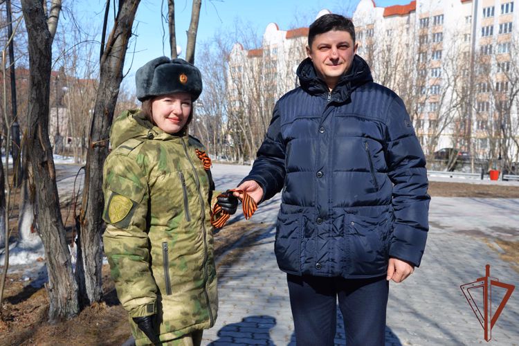 Росгвардия на Ямале присоединилась ко Всероссийской патриотической акции «Георгиевская лента» 