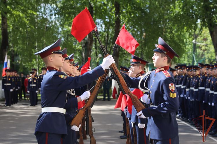 Кадеты училища имени М.А. Шолохова Росгвардии простились со Знаменем