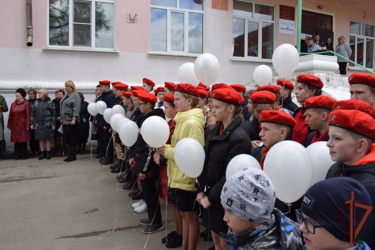 Мемориальную доску в честь погибшего на Украине росгвардейца установили в Нижегородской области