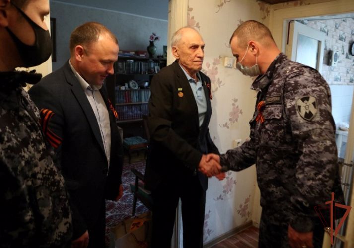 Командующий Уральским округом Росгвардии  поздравил с Днем Победы ветеранов и тружеников тыла