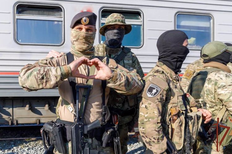  Бойцов сводного отряда спецподразделений Росгвардии встретили в Тюменской области (видео)