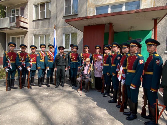 В Сибири Росгвардия проводит акцию «Парад идет к ветерану»