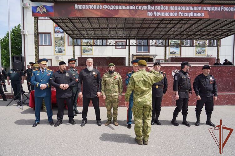 Командующий Северо-Кавказским округом вручил государственные награды военнослужащим и сотрудникам Управления Росгвардии по Чеченской Республике