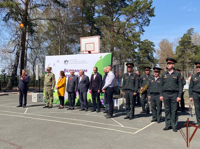 Представители Росгвардии поддержали международную акцию «Сад памяти» в Новосибирске