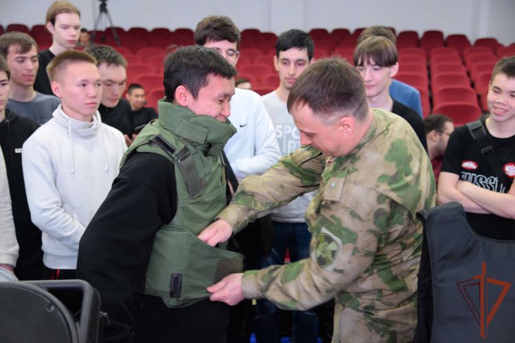 В Уральском округе Росгвардии состоялись патриотические мероприятия в рамках Дня призывника (видео)