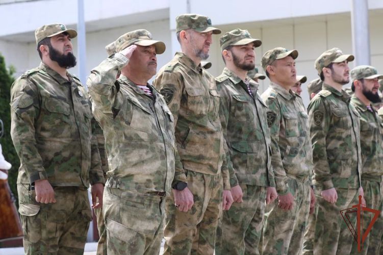 Командующий Северо-Кавказским округом вручил государственные награды военнослужащим и сотрудникам Управления Росгвардии по Чеченской Республике