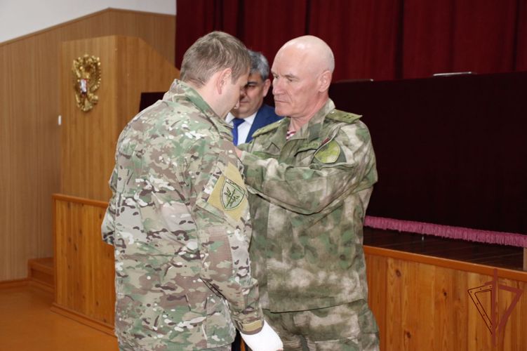 Командующий Северо-Кавказским округом Росгвардии вручил награды сотрудникам кабардино-балкарского управления ведомства
