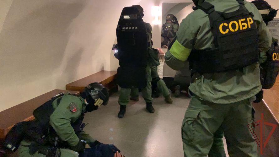 Сотрудники Росгвардии провели тактико-специальные учения в Санкт-Петербурге