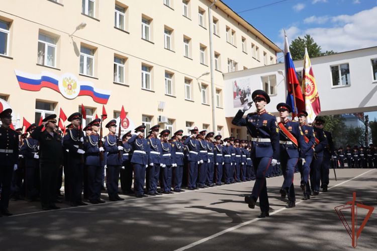 Кадеты училища имени М.А. Шолохова Росгвардии простились со Знаменем
