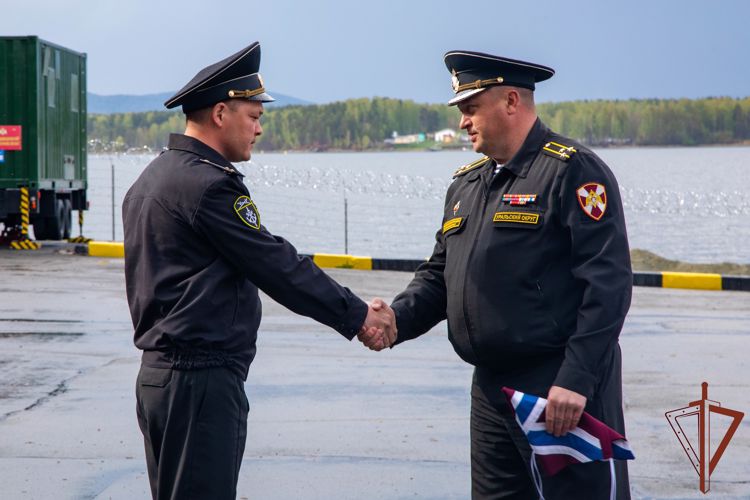 Военные моряки Уральского округа Росгвардии приступили к летней навигации