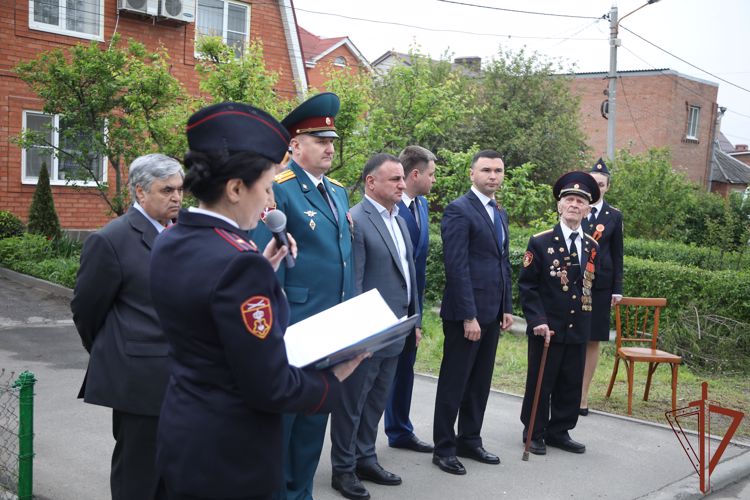 Персональные парады для ветеранов провела Росгвардия в Ростове-на-Дону