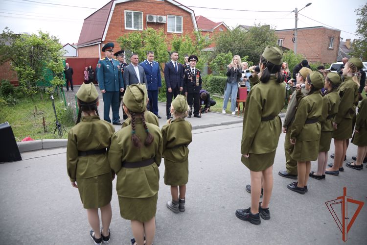 Персональные парады для ветеранов провела Росгвардия в Ростове-на-Дону