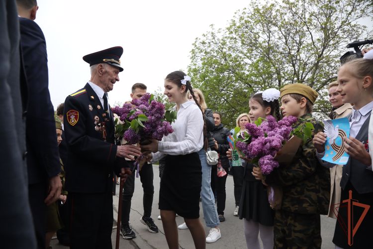 Персональные парады для ветеранов провела Росгвардия в Ростове-на-Дону