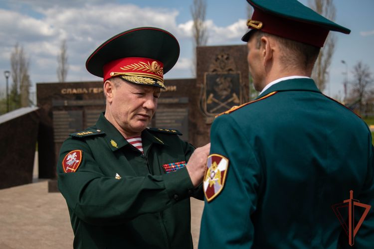 В Нижнем Новгороде командующий Приволжским округом Росгвардии вручил государственные награды военнослужащим — участникам специальной военной операции