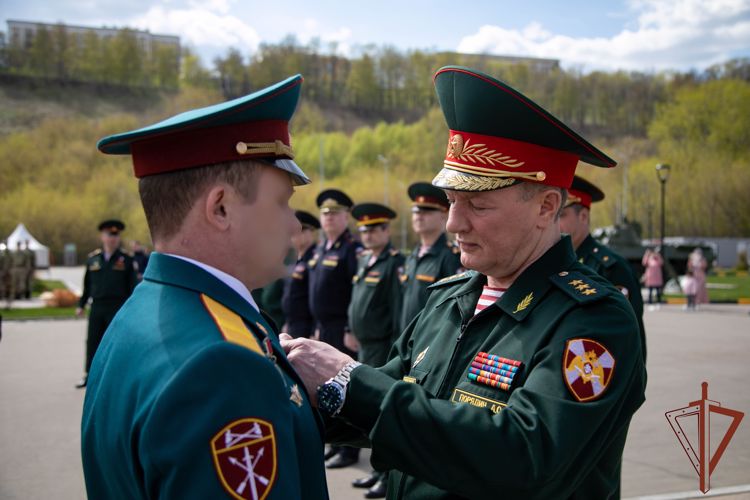 В Нижнем Новгороде командующий Приволжским округом Росгвардии вручил государственные награды военнослужащим — участникам специальной военной операции