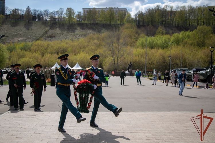 В Нижнем Новгороде командующий Приволжским округом Росгвардии вручил государственные награды военнослужащим — участникам специальной военной операции