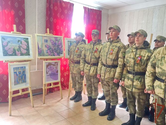 Военнослужащие Северо-Западного округа Росгвардии присоединились к акции «Сирень Победы»