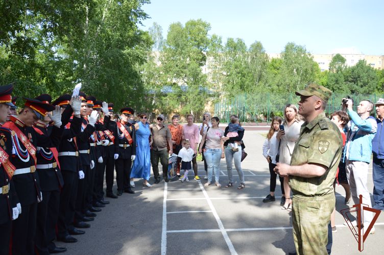  Последние звонки прозвучали для классов Росгвардии в Сибири