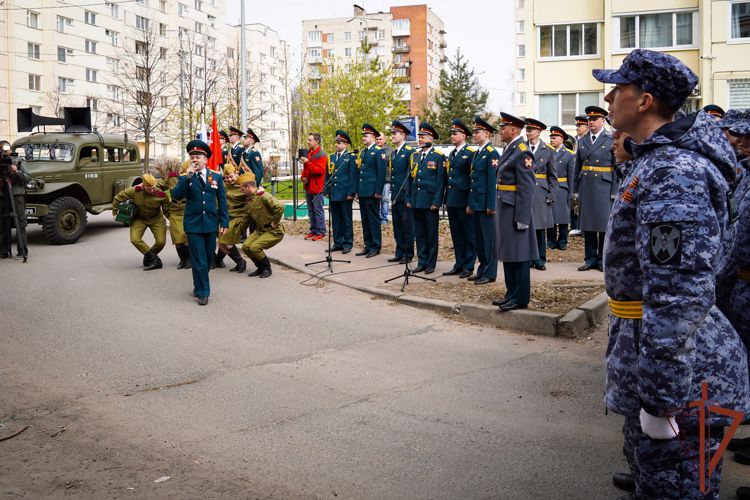 Персональные парады для ветеранов провела Росгвардия в Ростове-на-Дону