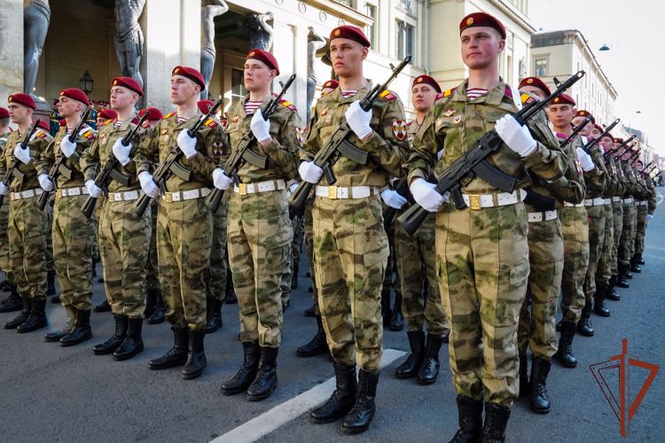В Северо-Западном округе росгвардейцы приняли участие в парадах Победы