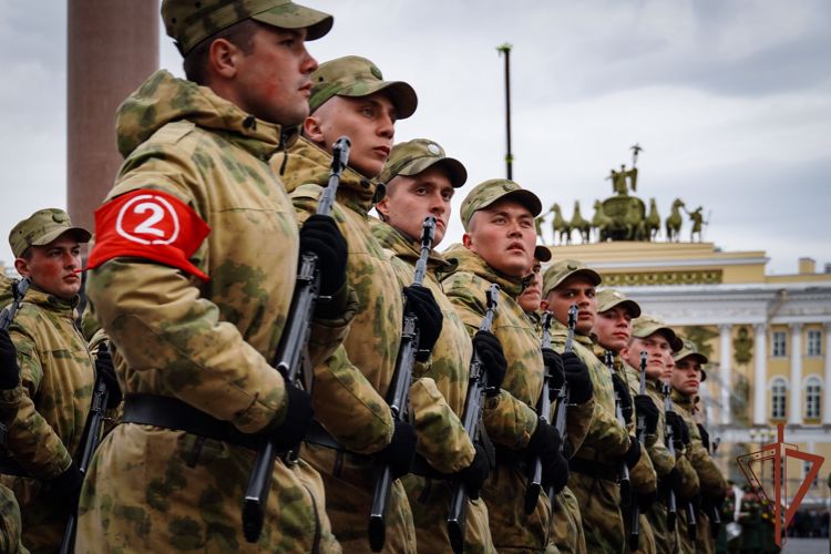 Росгвардия приняла участие в репетиции парада Победы в Санкт-Петербурге