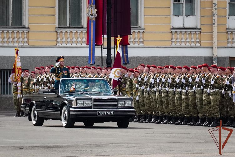 В Северо-Западном округе росгвардейцы приняли участие в парадах Победы