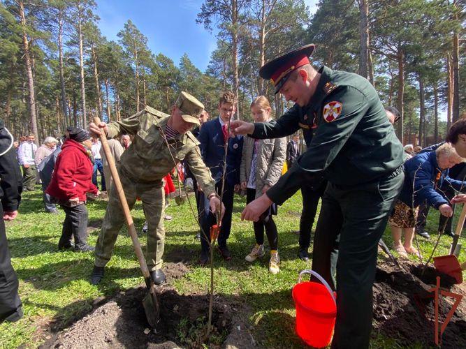 Представители Росгвардии поддержали международную акцию «Сад памяти» в Новосибирске