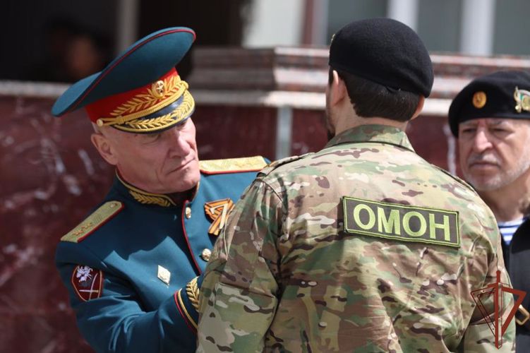 Командующий Северо-Кавказским округом вручил государственные награды военнослужащим и сотрудникам Управления Росгвардии по Чеченской Республике