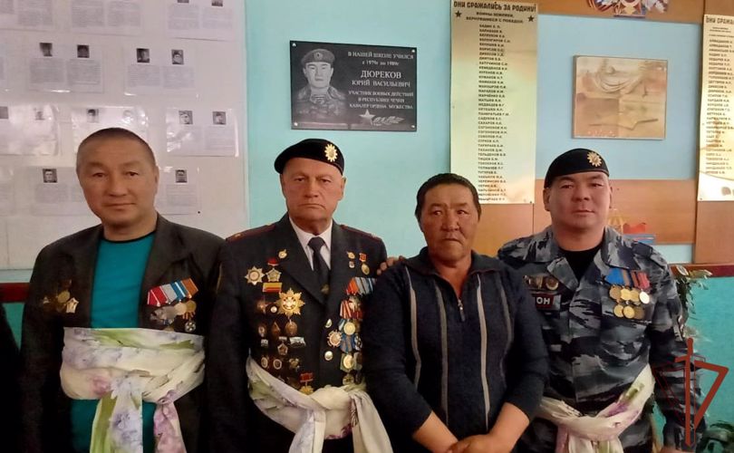  Мемориальная доска сотруднику ОМОН открыта в Республике Алтай