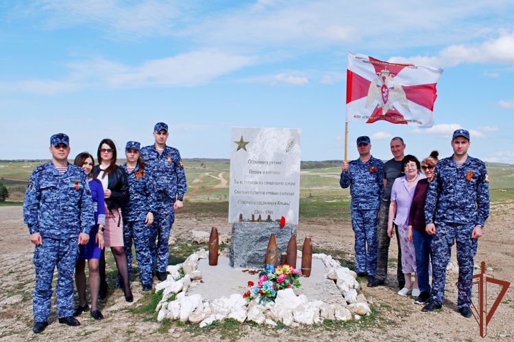 Росгвардейцы в Крыму почтили память партизан, героически сражавшихся во время войны