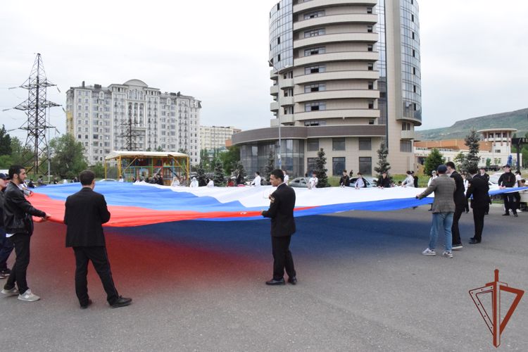 В Дагестане росгвардейцы приняли участие в мероприятии в поддержку российской армии и жителей Донбасса