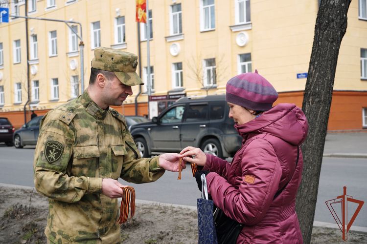 Росгвардейцы приняли участие в акции «Георгиевская ленточка» в Петрозаводске