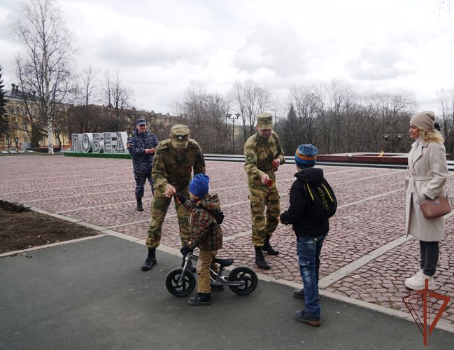 Росгвардейцы приняли участие в акции «Георгиевская ленточка» в Петрозаводске