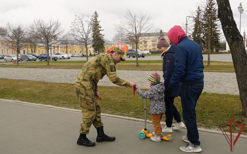 Росгвардейцы приняли участие в акции «Георгиевская ленточка» в Петрозаводске