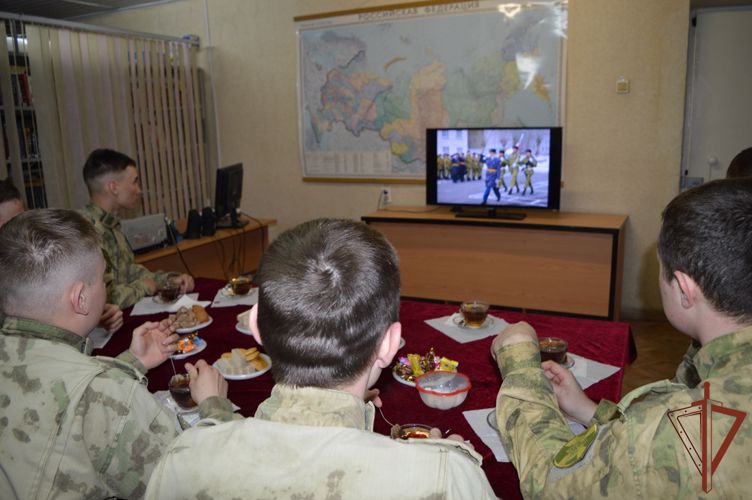 В Уральском округе Росгвардии чествовали военнослужащих по призыву, достойно выполнивших свой конституционный долг