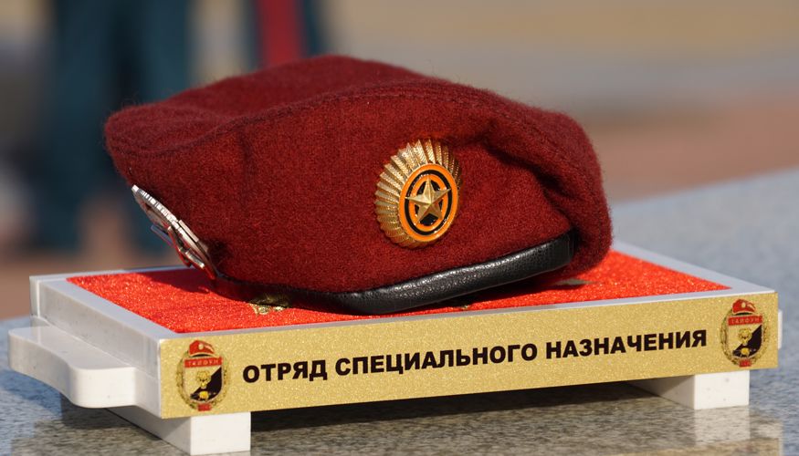 Вдове Героя России Максима Концова передали на хранение краповый берет погибшего супруга