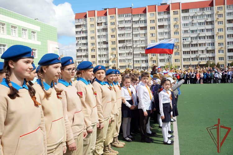 В ЦФО росгвардейцы провели мероприятия с учащимися подшефных образовательных учреждений