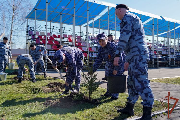 Росгвардейцы приняли участие во всероссийской акции «Лес Победы» в Москве (фото, видео)