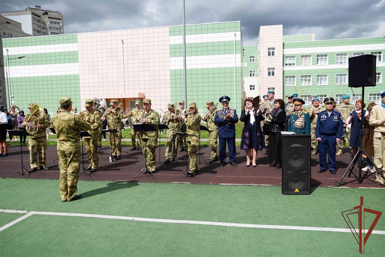 В ЦФО росгвардейцы провели мероприятия с учащимися подшефных образовательных учреждений