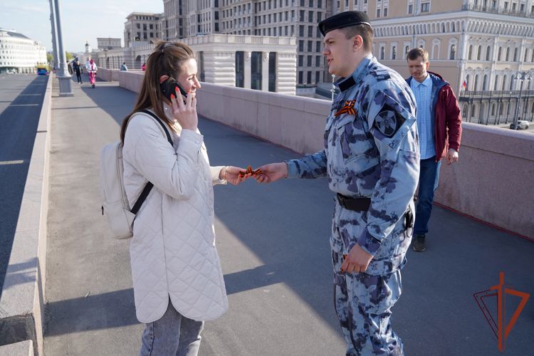 Столичные росгвардейцы приняли участие в акции "Георгиевская ленточка" 