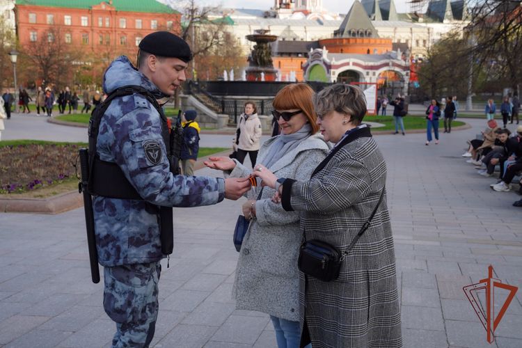 Столичные росгвардейцы приняли участие в акции "Георгиевская ленточка" 